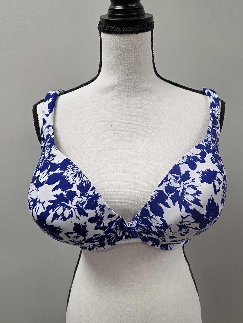 Cacique Smooth Boost Plunge Blue and White Floral Print Bra Sizw 38H